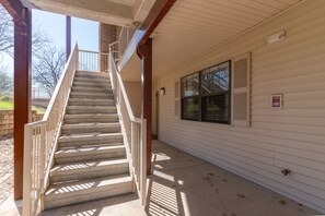 Property grounds - 2BR Condo Near The Strip ~ 2 Pools ~ FREE TICKETS INCLUDED! (FHC-3) (Branson)
