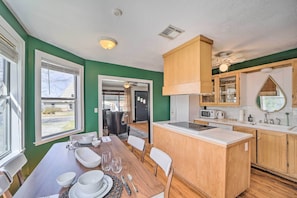 Fridge, microwave, stovetop, dishwasher