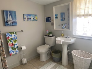 Combined shower/bathtub, hair dryer, towels, soap