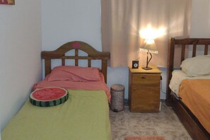 2 Schlafzimmer, Schreibtisch, Bügeleisen/Bügelbrett, WLAN