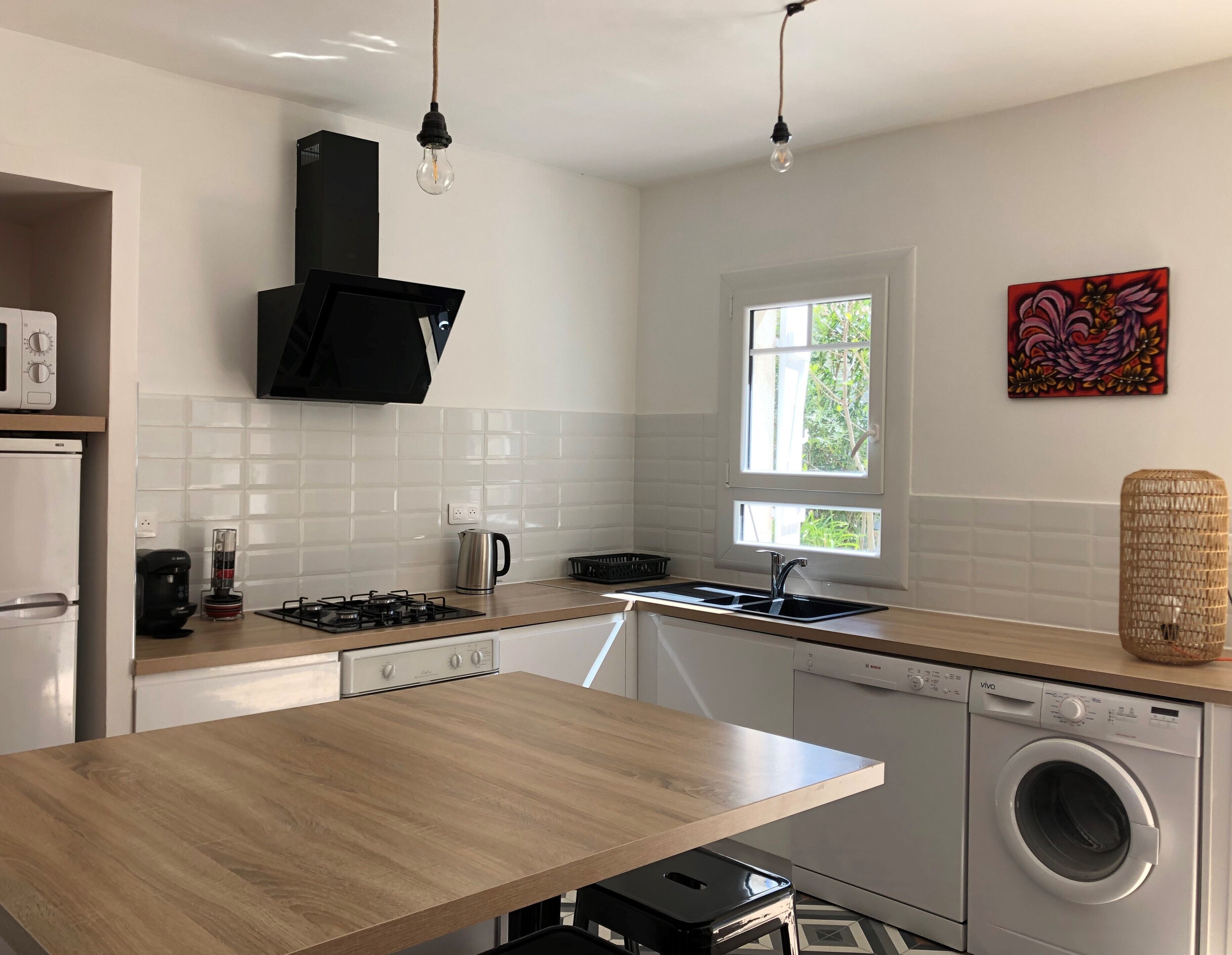 Frigorífico, microondas, horno y placa de cocina