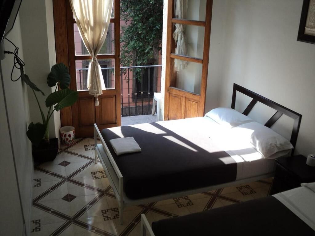 Habitación, baño en la habitación | Wifi gratis y ropa de cama 