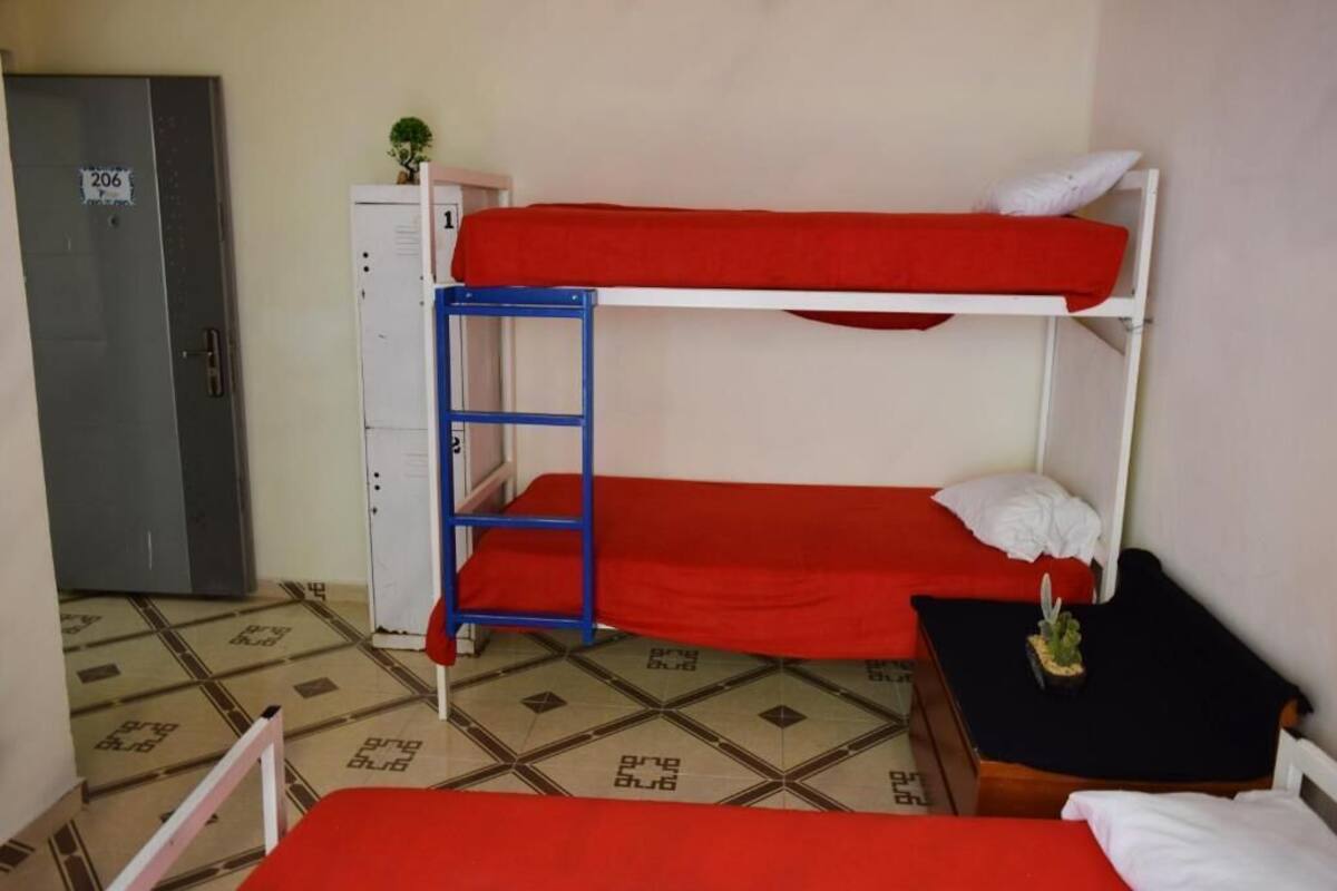 Dormitorio compartido, solo para mujeres | Wifi gratis y ropa de cama