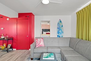 TV - Beach Nest 1, Stylish Condo 2Min Walk to Beach (North Myrtle Beach)