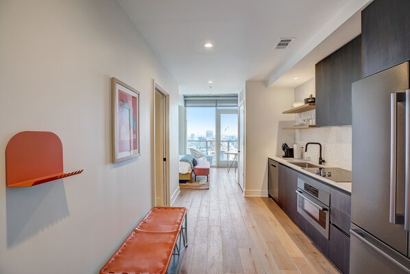 Refrigerador, microondas, horno y parrilla de estufa 