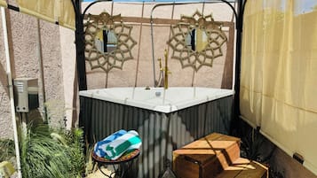 Premium Studio, 1 King Bed, Hot Tub, Courtyard Area | Terrace/patio