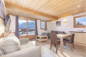 Télévision à écran plat de 32 pouces avec chaînes par satellite