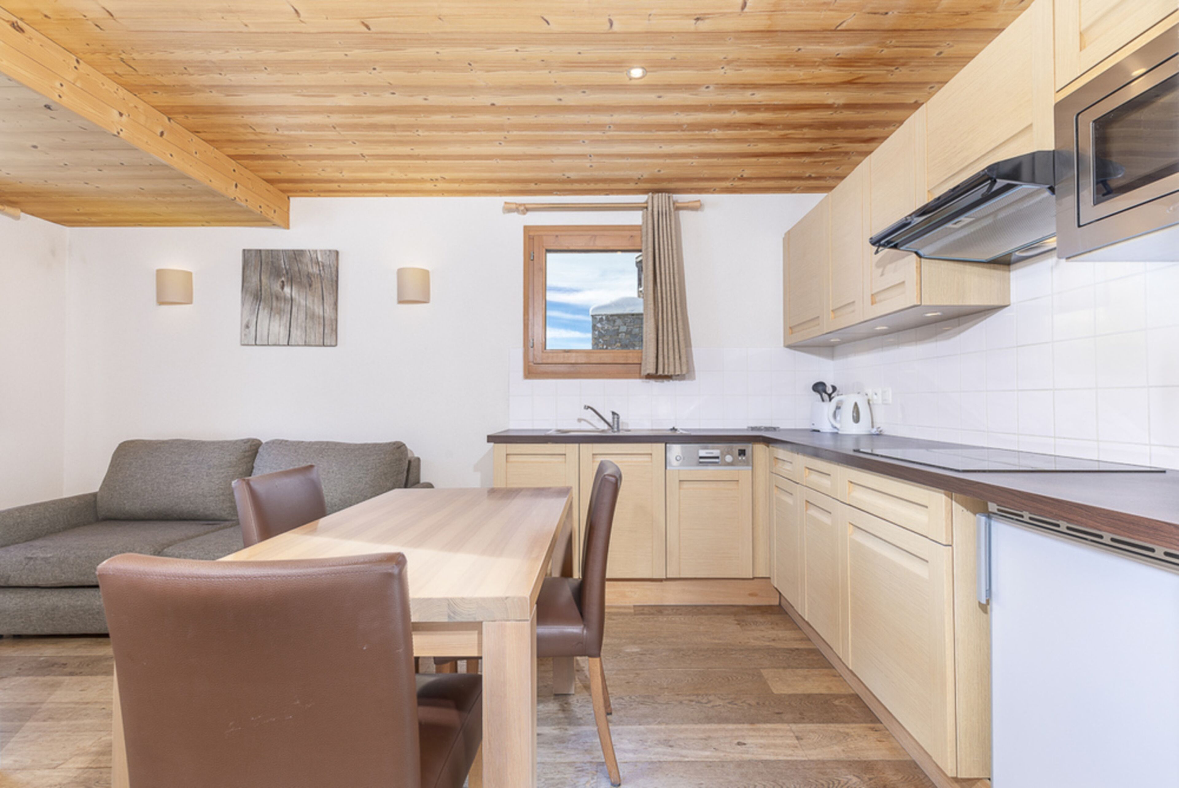 Appartement, salle de bains attenante, vue montagne (avec terrasse) | Cuisine privée | Réfrigérateur, machine à expresso, bouilloire électrique