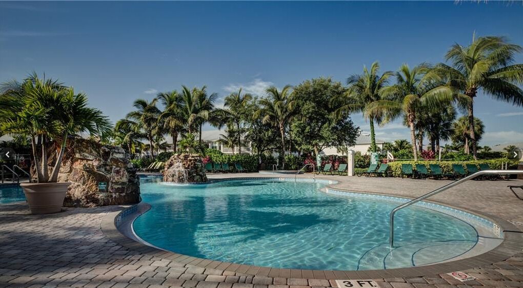 Lely Greenlinks Top Floor Golf View, Close to Downtown Naples AND Marco Island