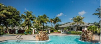 Lely Greenlinks Top Floor Golf View, Close to Downtown Naples AND Marco Island