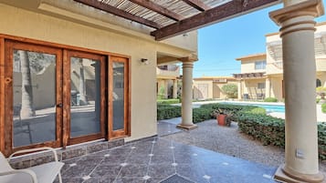 Vila Keluarga | Pemandangan dari properti