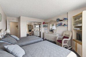 3 bedrooms, WiFi (free), bed sheets