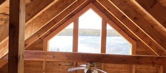 Beautiful Hilltop Waterfront cottage, private getaway, quiet lake front cottage