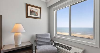 Beachwalk Modern Condo Overlooking Ocean Sunshine! 505