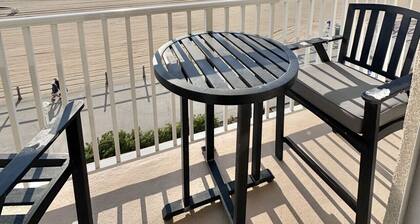 Grand Oceanfront Living! Views! 1 Bedroom 2bth-506