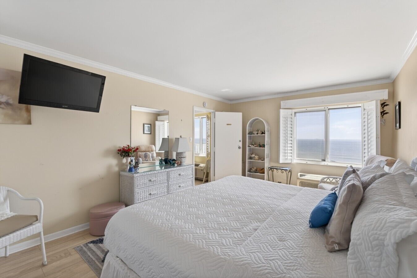 2 bedrooms, WiFi (free), bed sheets