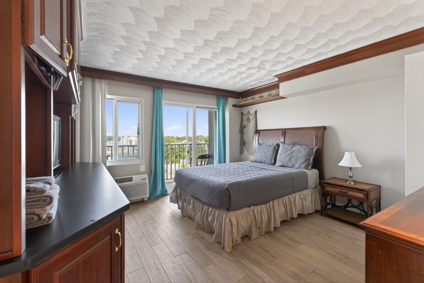 3 bedrooms, WiFi (free), bed sheets