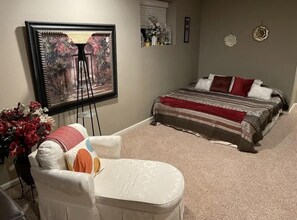4 bedrooms, desk, iron/ironing board, travel cot