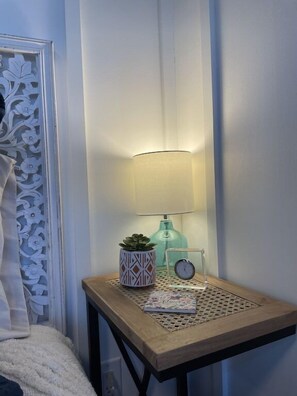 1 bedroom, free WiFi, bed sheets - On 3 Twisted Sisters Loop, Great for Motorcycles, Couples Getaway, Pets Welcome! (Leakey)