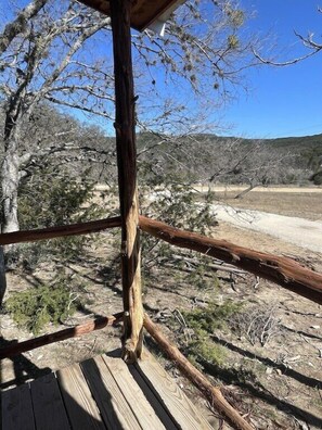 Property grounds - On 3 Twisted Sisters Loop, Great for Motorcycles, Couples Getaway, Pets Welcome! (Leakey)