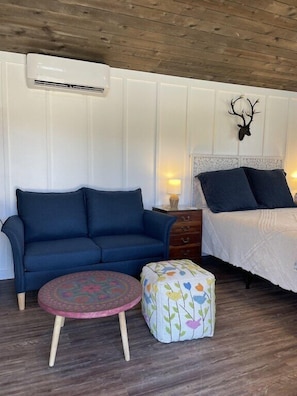 Interior - On 3 Twisted Sisters Loop, Great for Motorcycles, Couples Getaway, Pets Welcome! (Leakey)