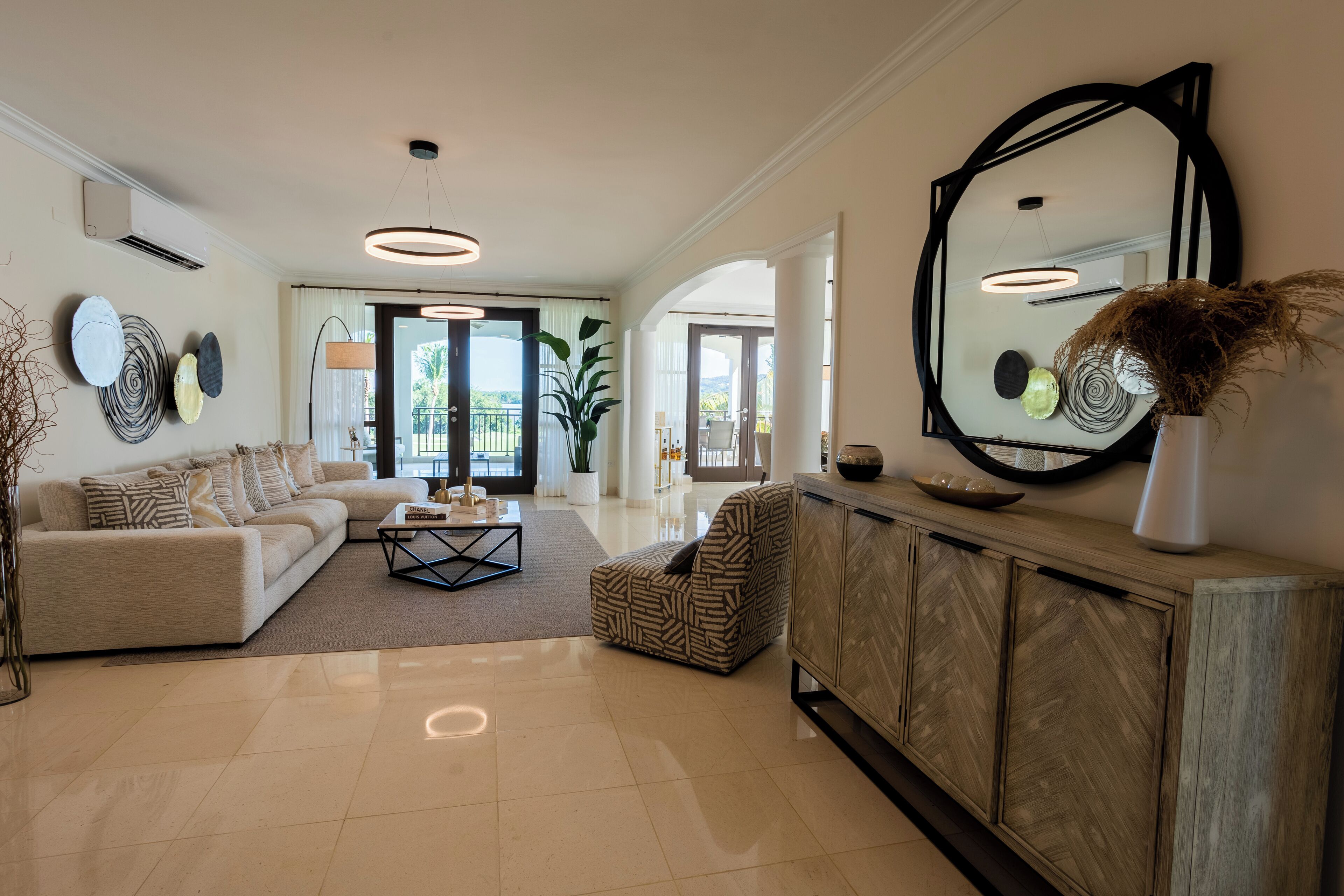 فيلا سوبيريور - ٣ غرف نوم - بمنظر جزئي للمحيط | منطقة المعيشة | تلفزيون ذكي بحجم 55-بوصة يعرض قنوات تلفزيونية باشتراك مدفوع، تلفزيون