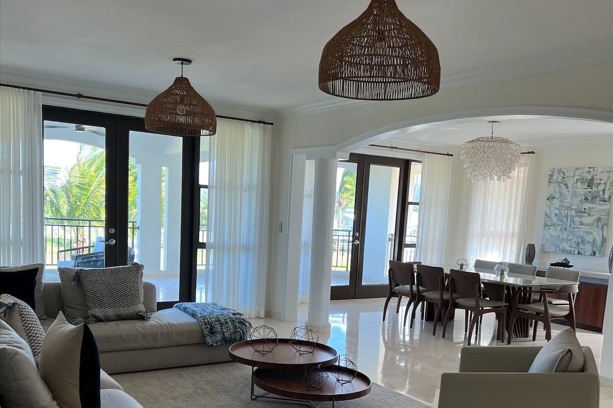 Standard-Apartment, 3 Schlafzimmer, eingeschränkter Meerblick | Wohnbereich