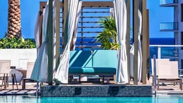 Piscina all'aperto, una piscina riscaldata