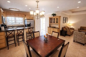 Apartment, Mehrere Betten, Poolzugang, Poolblick | Innenbereich