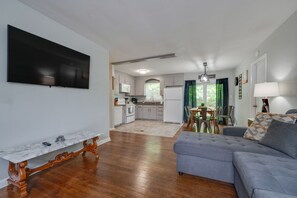 Smart TV - 3BR Hampton Home, Central to HU, and Colosseum! (Hampton)