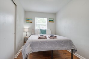 3 bedrooms, desk, iron/ironing board, free WiFi