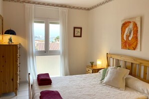 2 Schlafzimmer, schallisolierte Zimmer, Bügeleisen/Bügelbrett