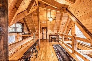 Interior - New log cabin, Smoking views of the Smoky Mountains! (Bryson City)