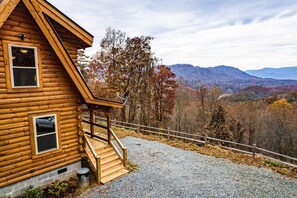Property grounds - New log cabin, Smoking views of the Smoky Mountains! (Bryson City)