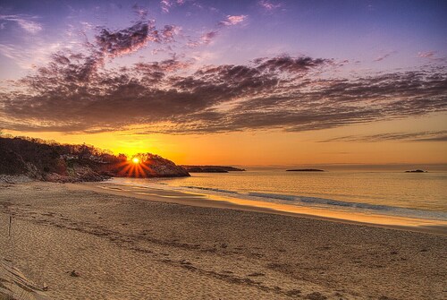 Singing Beach Passes|Outdoor fireplace|Wraparound Deck|King Bed