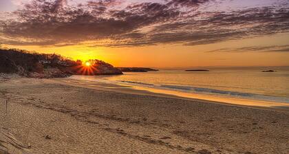 Singing Beach Passes|Outdoor fireplace|Wraparound Deck|King Bed