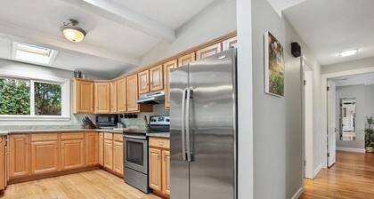 Singing Beach Passes|Outdoor fireplace|Wraparound Deck|King Bed