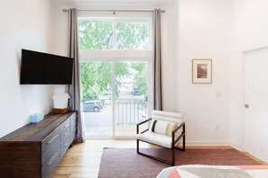 3 bedrooms, desk, iron/ironing board, travel cot - Perfect WFH TravelStay! (Austin)