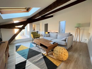 TV - La Dolce Vita Nîmoise 🐊 Terrace 100 m from the Arena (Nîmes)