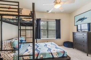 2 bedrooms, iron/ironing board, WiFi