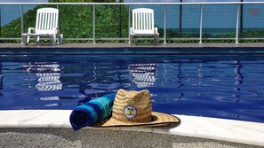 2 outdoor pools