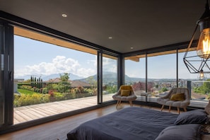 5 bedrooms, free WiFi