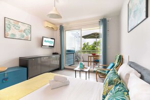  مكواة/لوح كي وواي فاي مجانًا وملاءات أسرّة