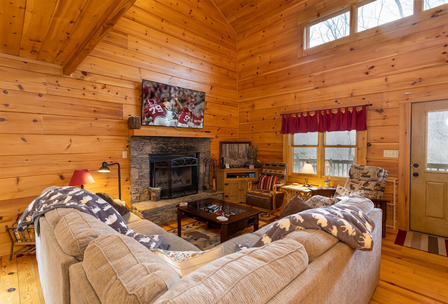 TV, fireplace