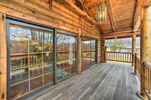 Spacious Cabin w/ Decks Near Saratoga Race Course!