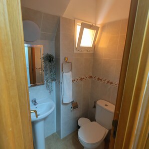 Douche, sèche-cheveux