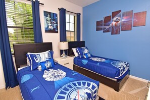 4 bedrooms, iron/ironing board, free WiFi, bed sheets - Pool Home in Gated Golf Community With Game Room & Themed Kid's Rooms (Davenport)