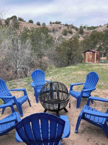 Paradise Cove House snuggled in the Canyon 15 minutes from town. 