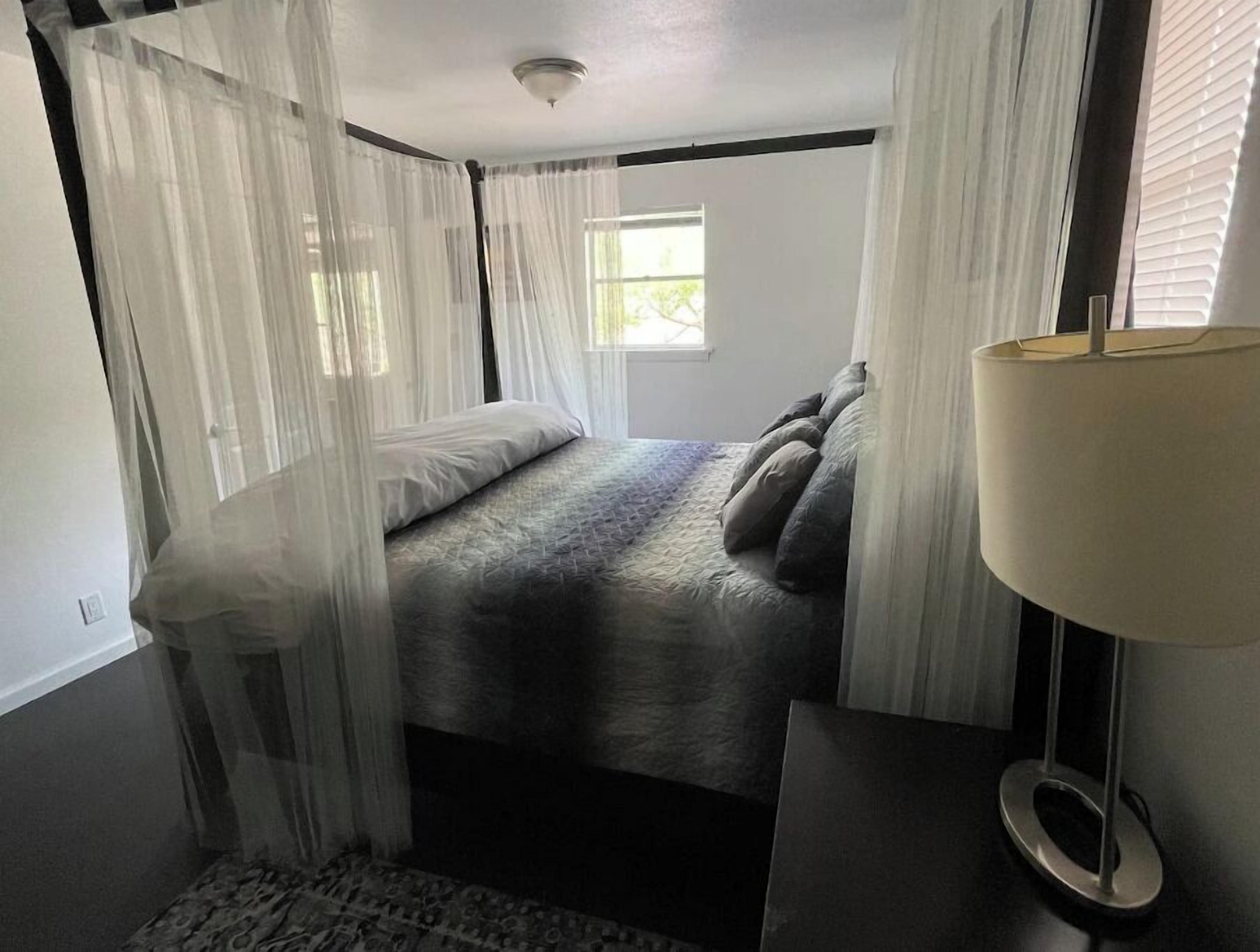 3 bedrooms, desk, iron/ironing board, travel cot