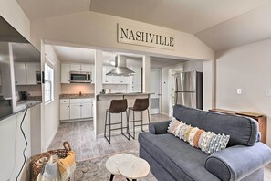 TV - Bright Columbia Home: 47 Mi to Dtwn Nashville (Columbia)